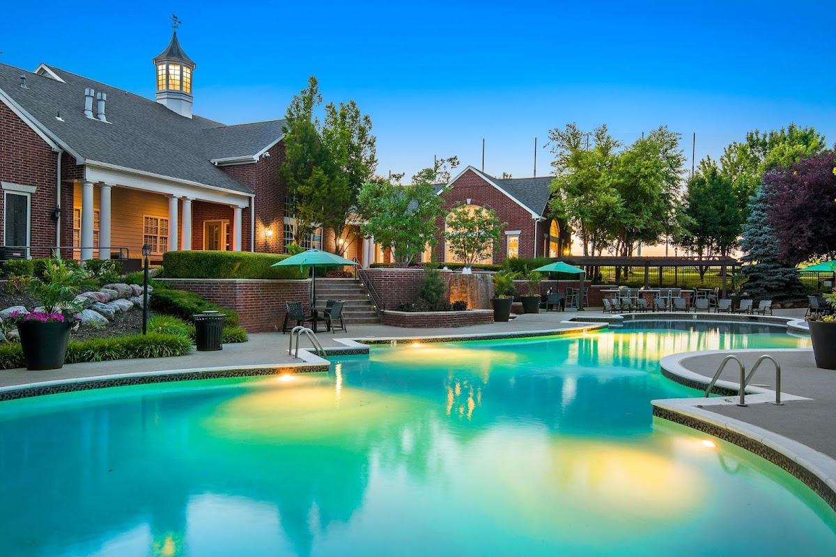 Cambridge Square apartments in Overland Park KS