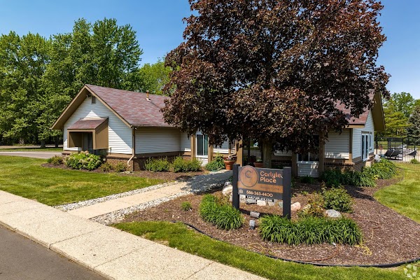 Carlyle Place apartments in Sterling Heights MI