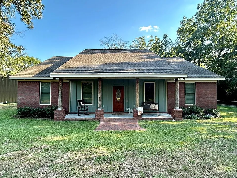 Forrest & Fields apartments in Dothan, AL