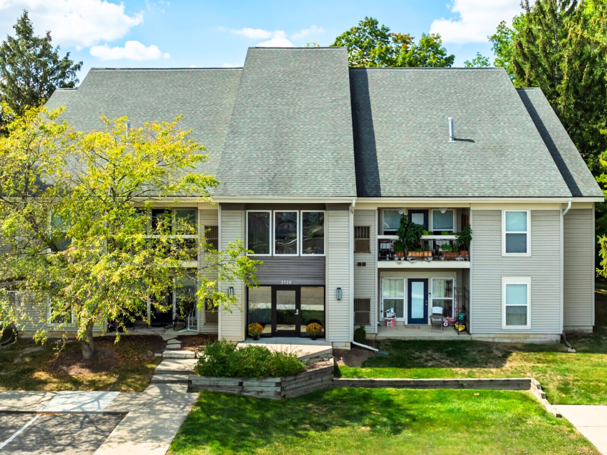 Pine Lane Estates apartments in Lansing MI