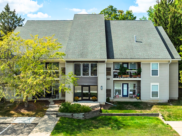Pine Lane Estates apartments in Lansing MI