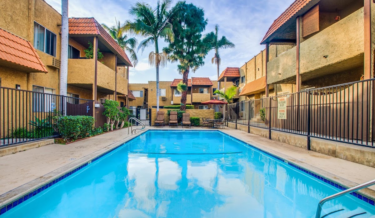 Encasa Norwalk apartments in Downey CA