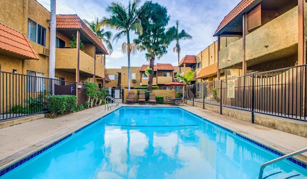 Encasa Norwalk apartments in Downey CA