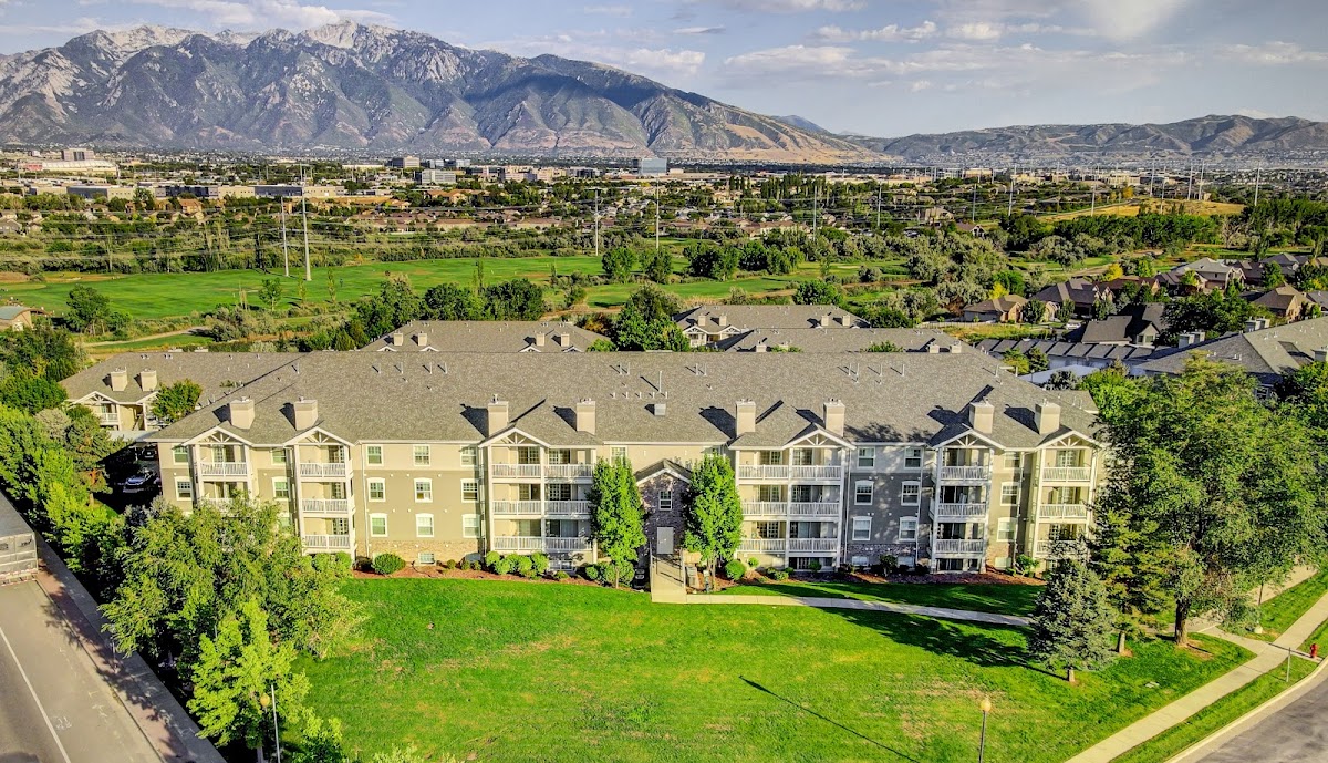 River Oaks apartments in West Jordan UT