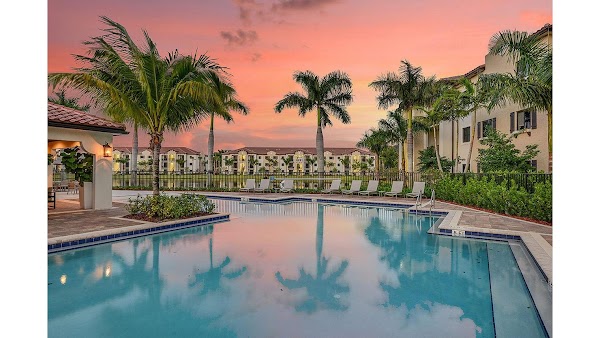 Celebration Pointe apartments in Coral Springs FL