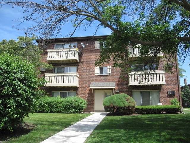 Carriage Real Estate & Property Management apartments in Elgin IL
