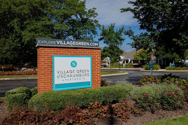 Village Green of Schaumburg apartments in Schaumburg IL