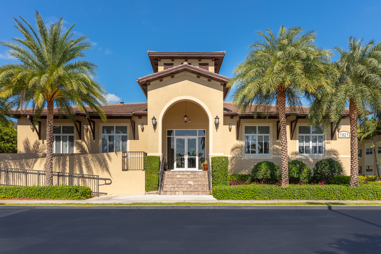 Legacy Riverwalk apartments in Hialeah FL