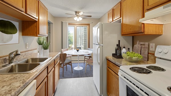 Parklawn Estates apartments in Bloomington MN