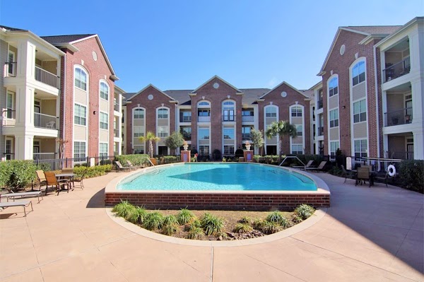 Hampshire Court apartments in Pasadena TX