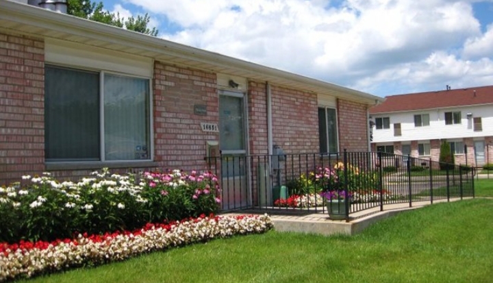 Kensington Place Townhomes apartments in Warren MI