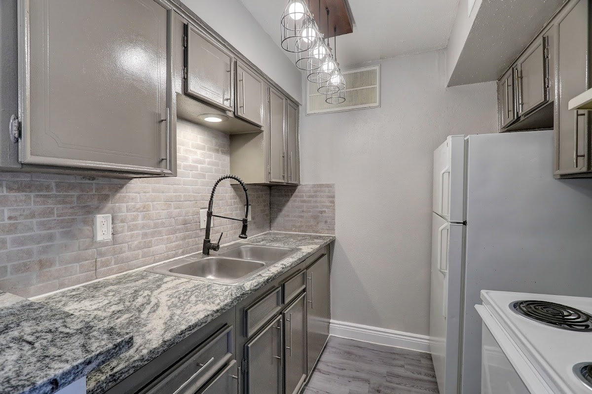 Camino Del Sol apartments in Pasadena TX