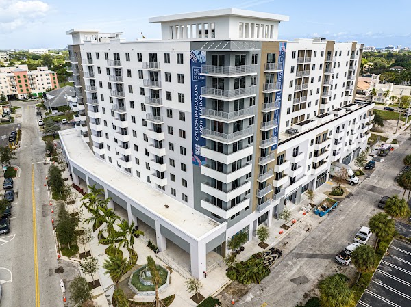 Old Town Square apartments in Pompano Beach FL