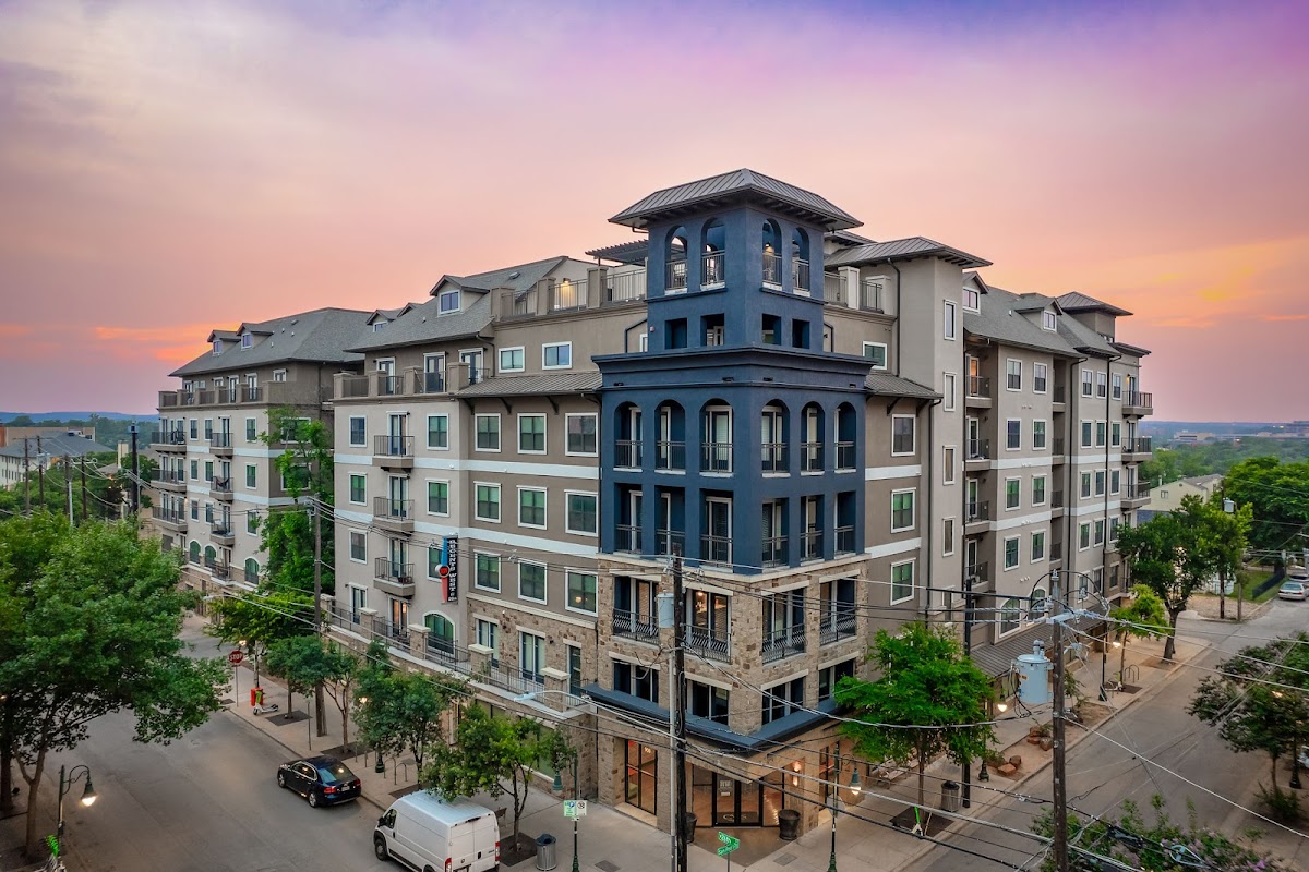 Regents West at 26th apartments in Austin, TX