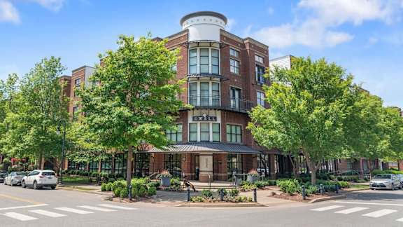 Dwell at McEwen apartments in Franklin, TN
