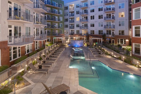 AMLI Riverfront Green apartments