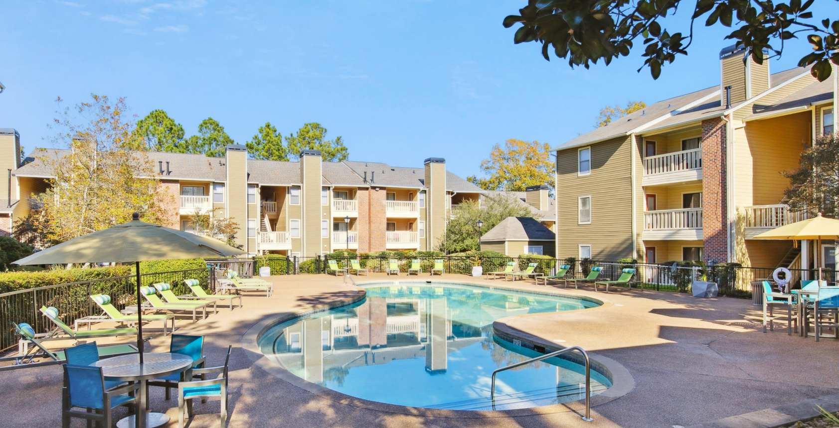 Arbors Of Century Center apartments in Memphis, TN