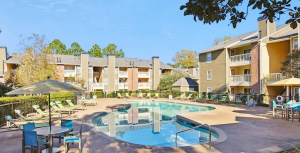 Arbors Of Century Center apartments in Memphis, TN