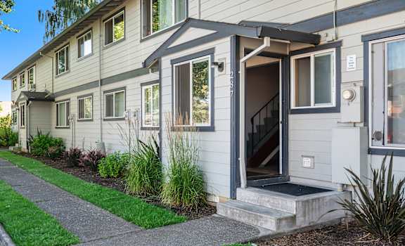 Country Meadow Estates apartments in Hillsboro, OR