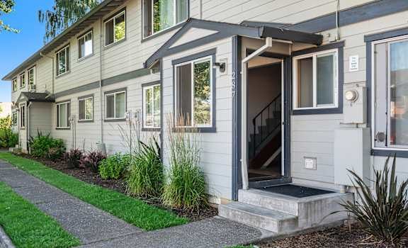 Country Meadow Estates apartments in Hillsboro, OR