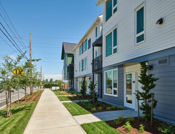 Douglas Grove apartments in Gresham, OR