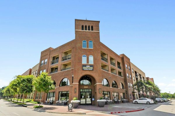 AMLI Grapevine apartments in Grapevine, TX