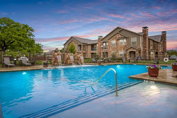 Mansions at Hickory Creek Apartments apartments in Addison, TX