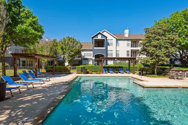 Oak Forest apartments in Lewisville, TX