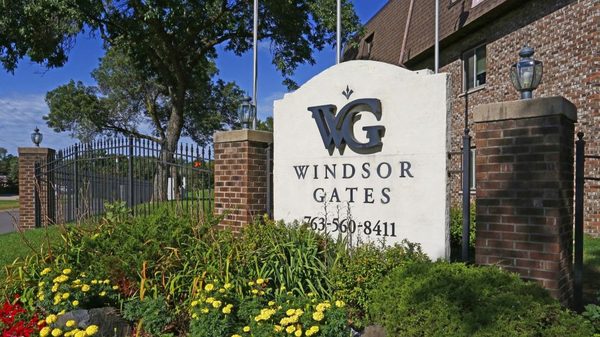 Windsor Gates apartments in Brooklyn Park, MN
