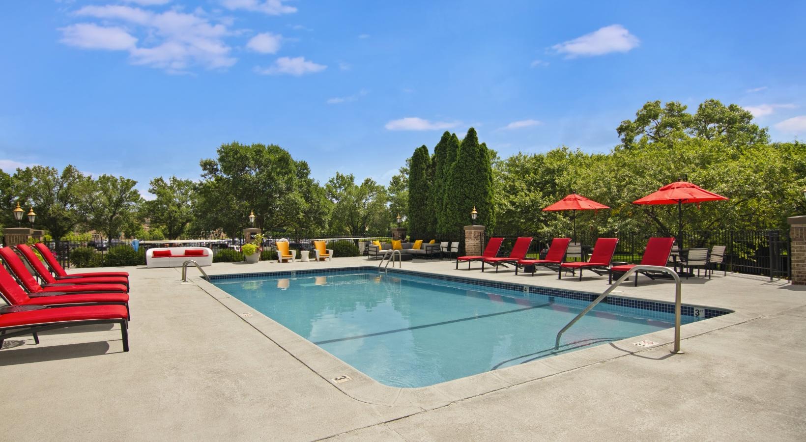 Fairways at Edinburgh apartments in Brooklyn Park, MN