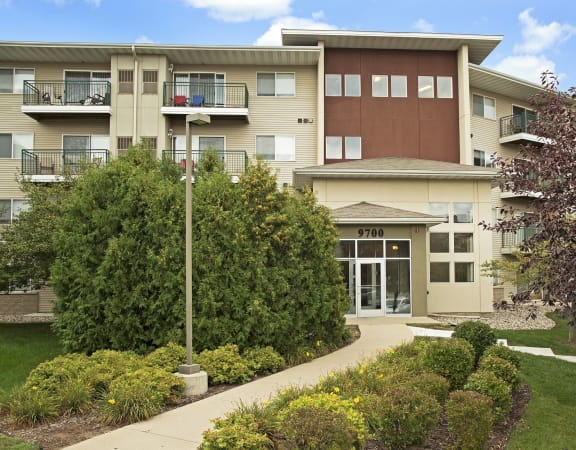 Shadow Hills apartments in Plymouth, MN