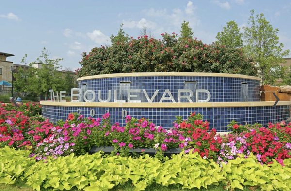 Oxford at The Boulevard apartments in Addison, TX