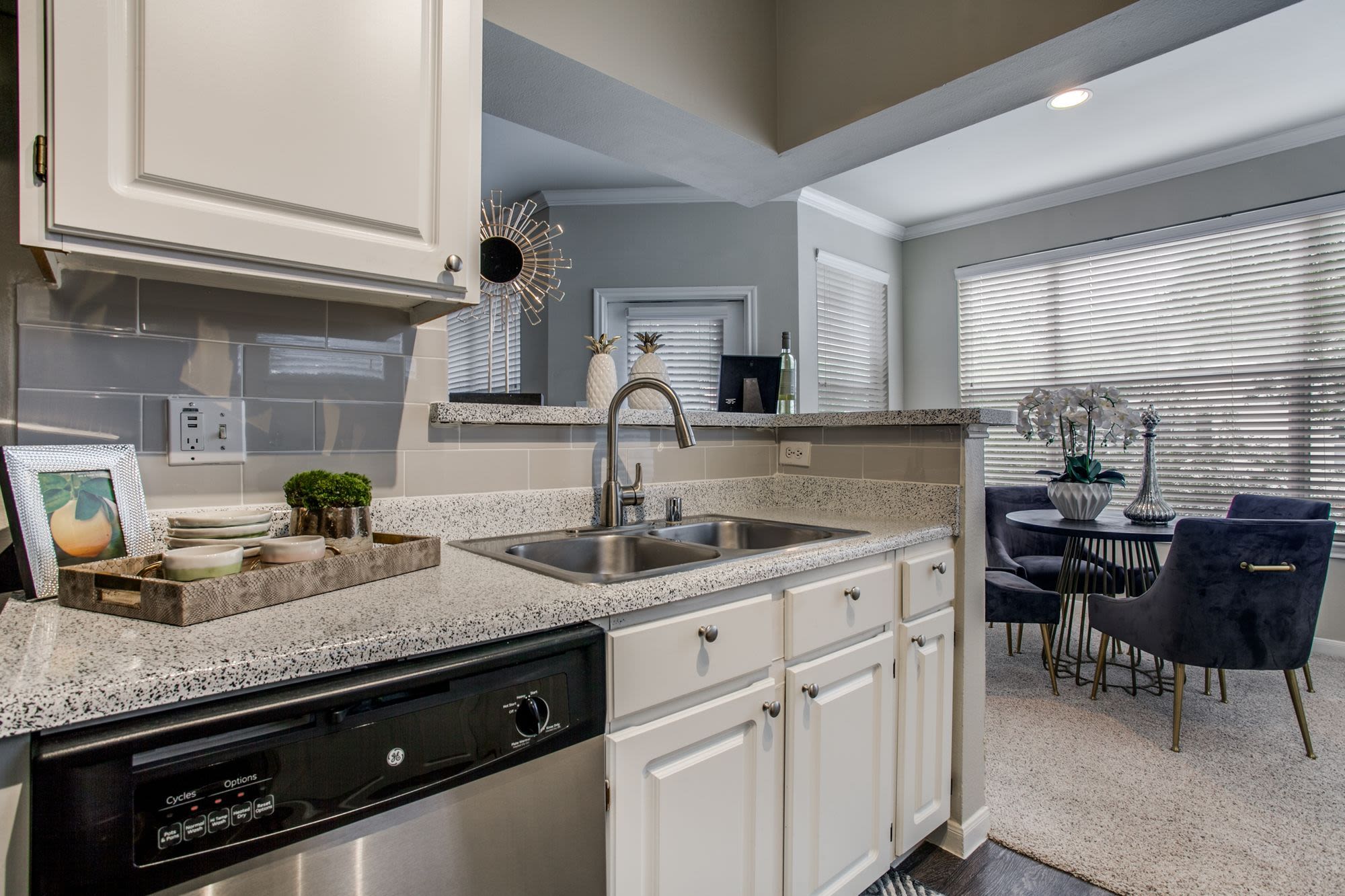 Arboretum Estates apartments in Richardson, TX