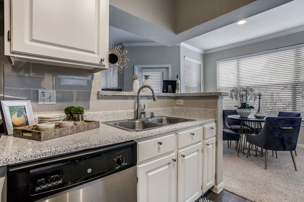 Arboretum Estates apartments in Richardson, TX