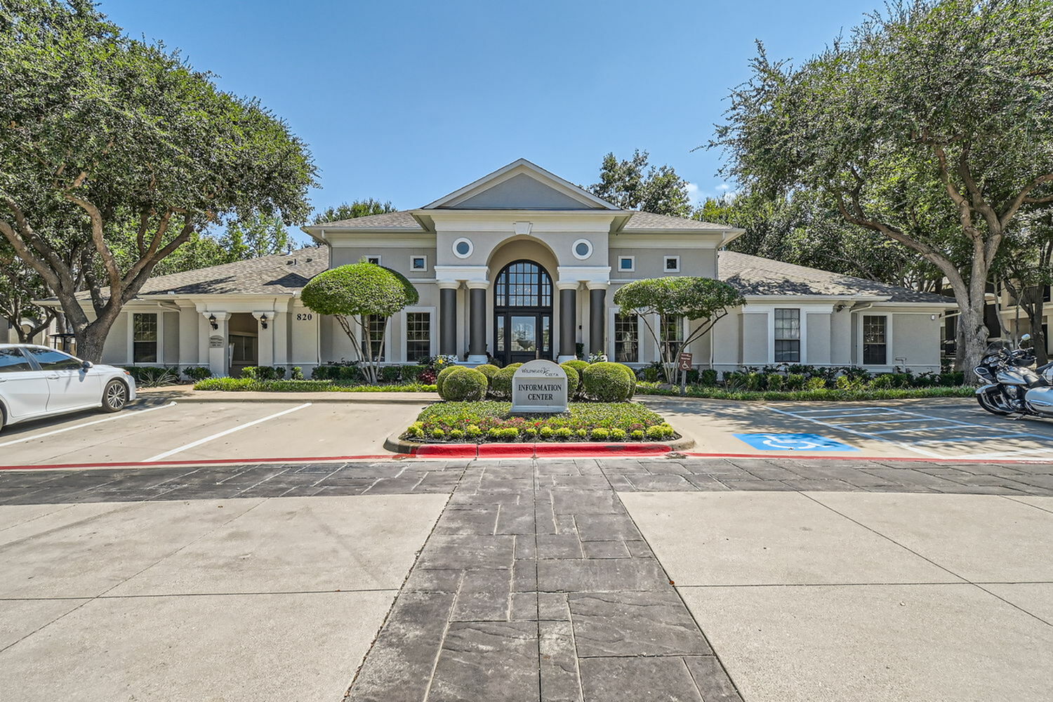Wildwood Creek apartments in Addison, TX