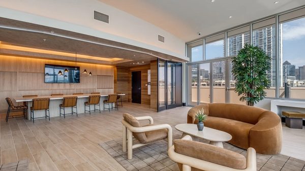 1400HiLine apartments in Dallas, TX