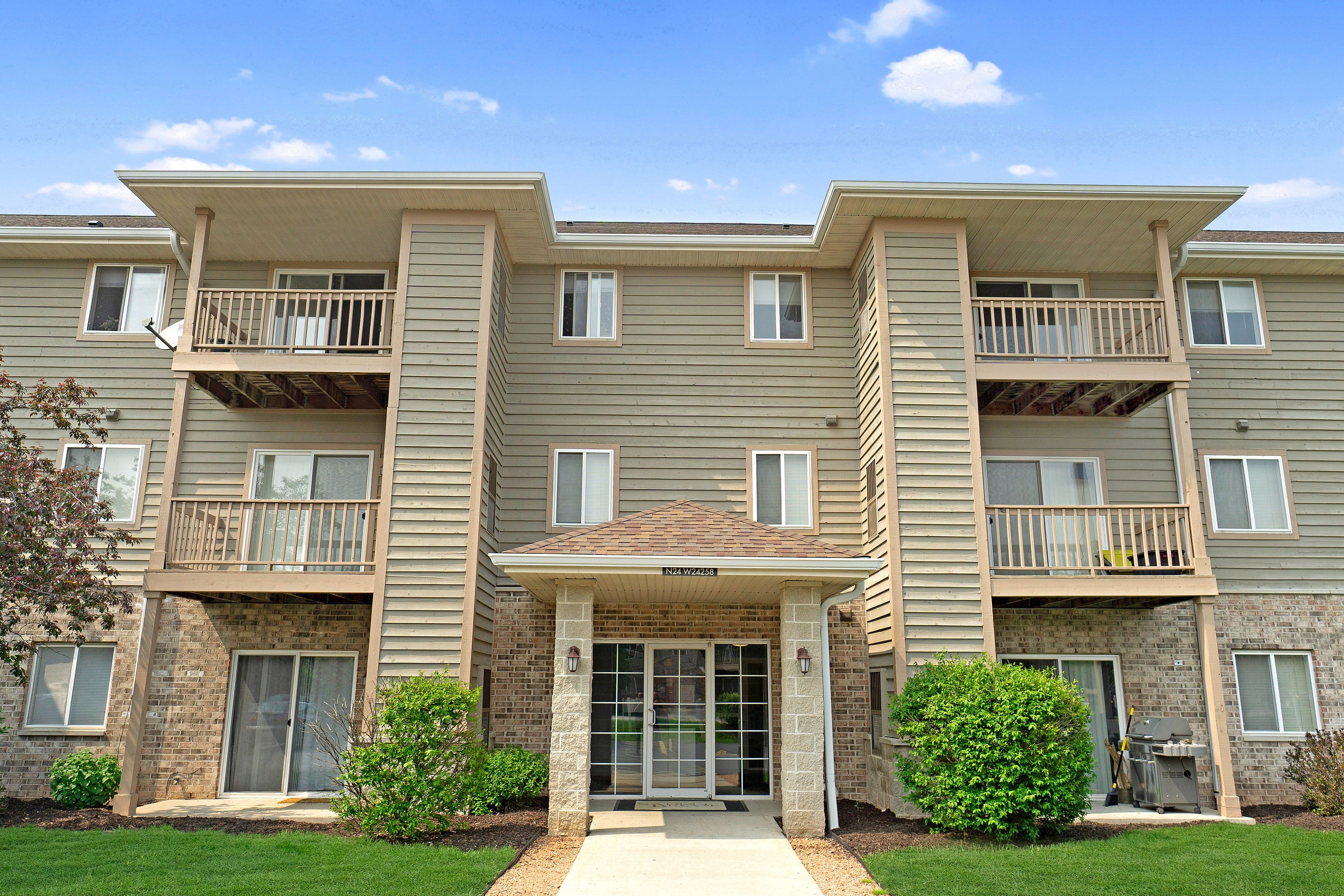 Saddle Brook Apartments apartments in Pewaukee, WI