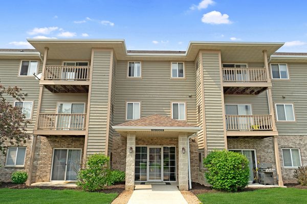 Saddle Brook Apartments apartments in Pewaukee, WI