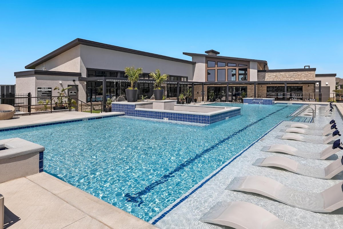 The Peak At Sonoma apartments in Lenexa, KS