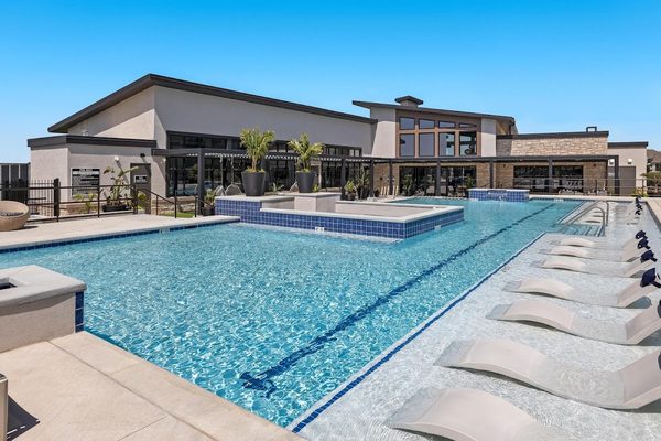 The Peak At Sonoma apartments in Lenexa, KS
