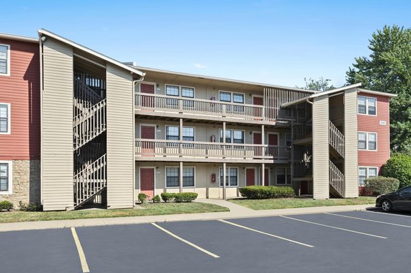 The Retreat of Shawnee apartments in Lenexa, KS