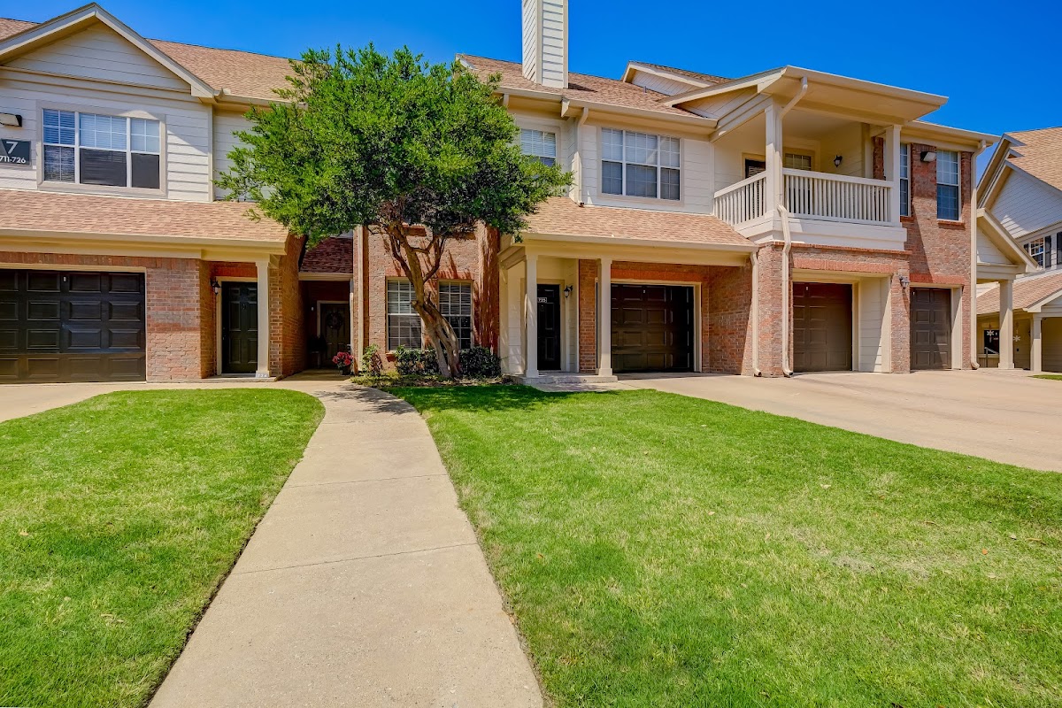 Homes of Prairie Springs apartments in Addison, TX