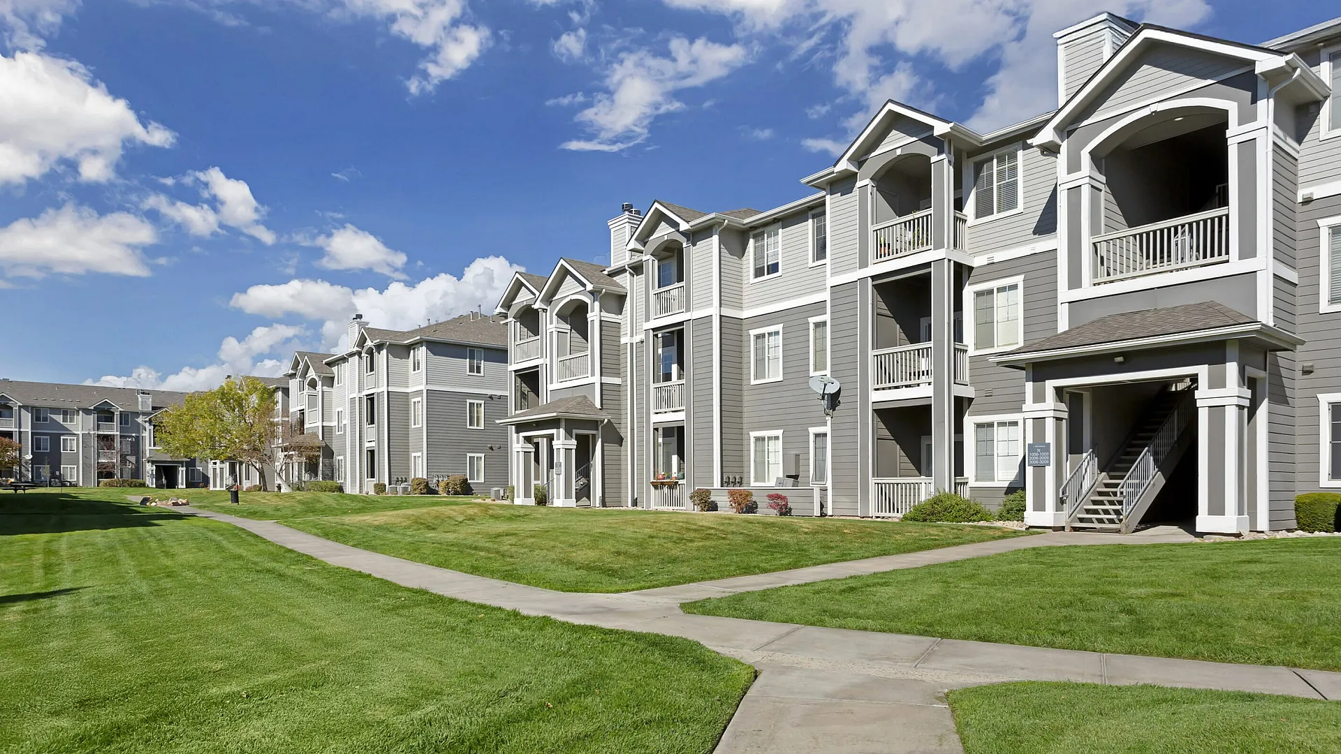 Pinnacle Mountain View apartments in Layton, UT