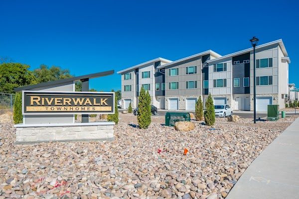 Riverwalk Townhomes apartments