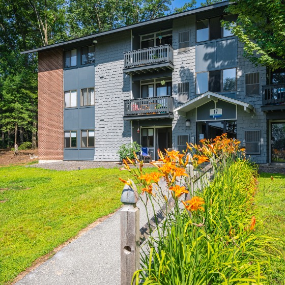 Hilltop by Princeton apartments in Nashua, NH