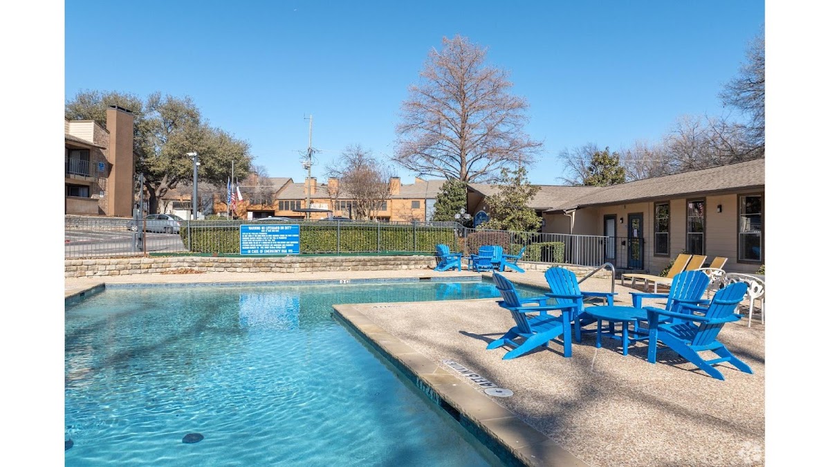 Preston Oaks apartments in Dallas, TX