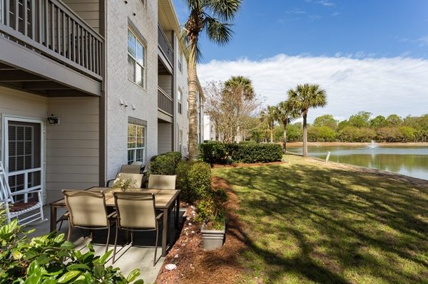 Riverland Woods apartments in Charleston, SC