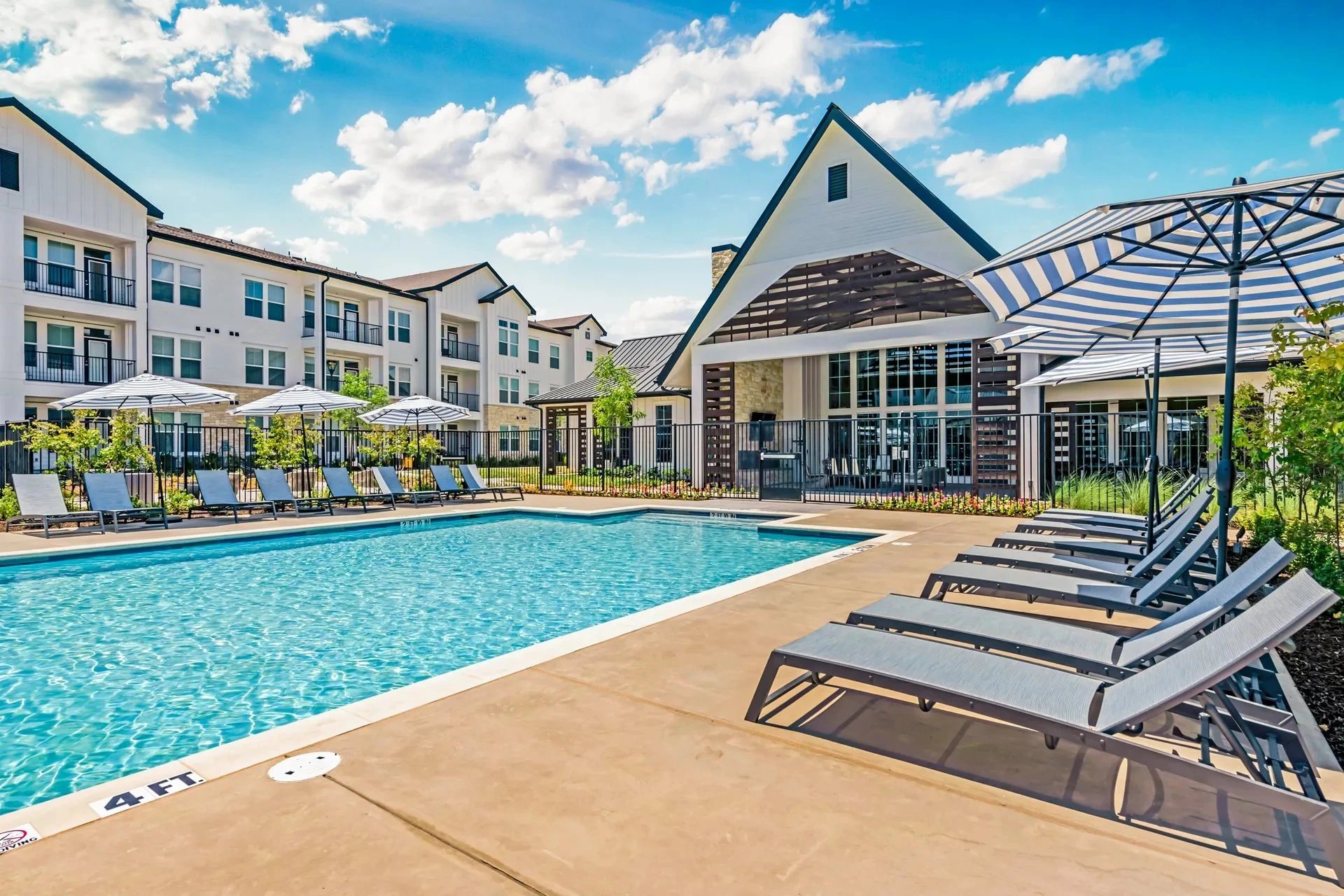Atlas Bluewood Apartments apartments in Addison, TX