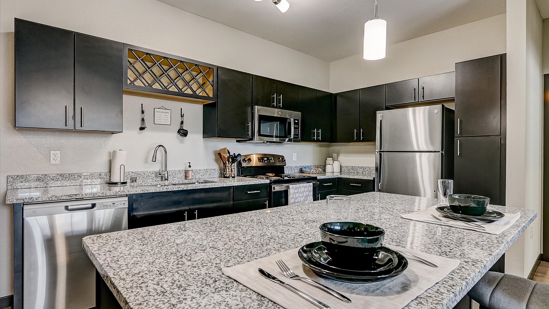 Springs at McKinney apartments in Addison, TX