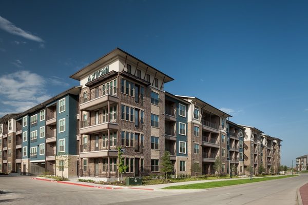 Alma Hub 121 apartments in Addison, TX